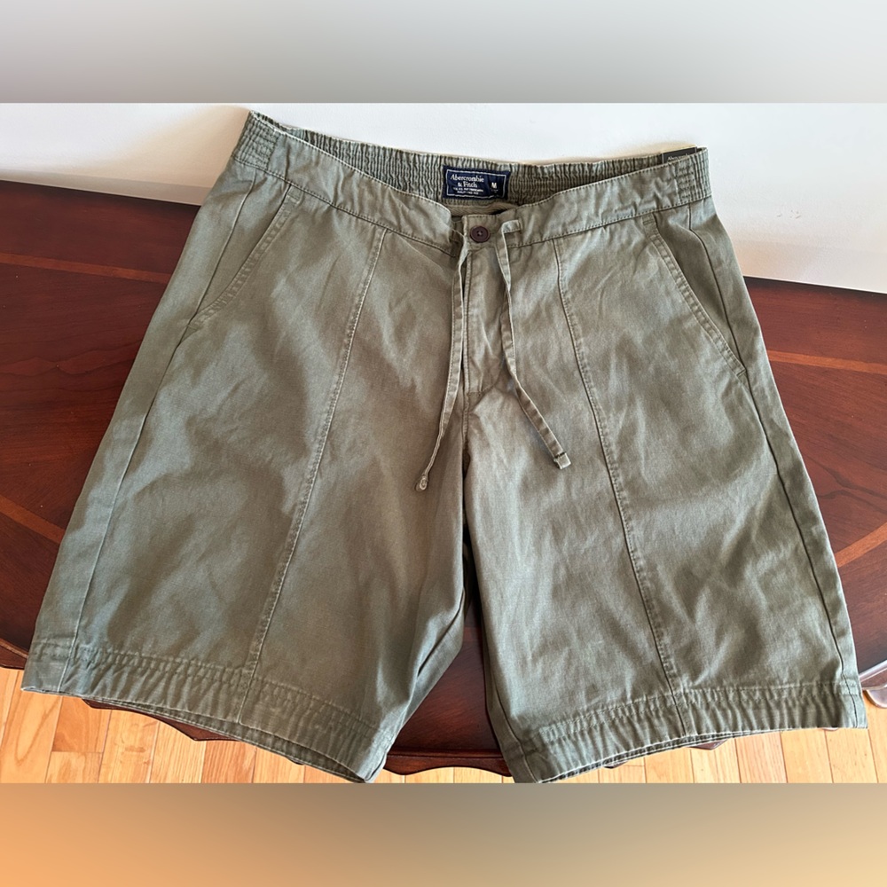 NWT Abercrombie & Fitch Khaki Men's Flat Front Shorts